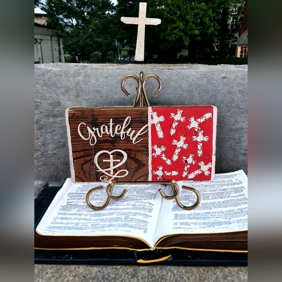 Handpainted GRATEFUL sign, with Crosses on reclaimed wood! - Picture 2 of 3
